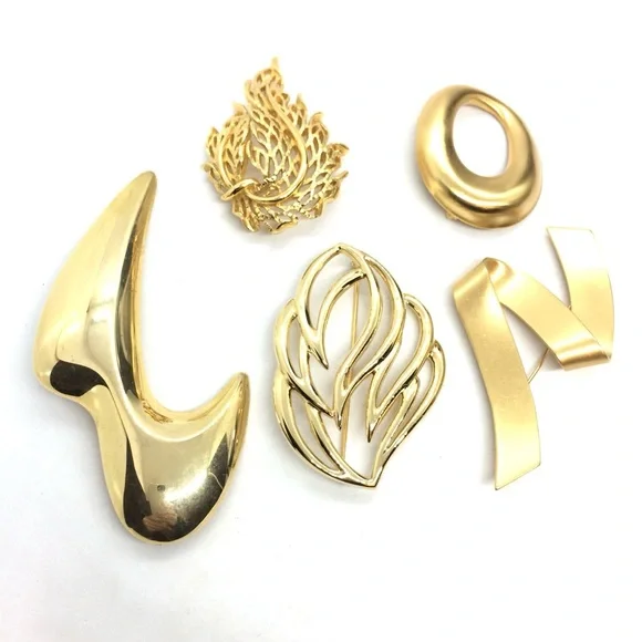 !!SOLD!! VINTAGE BROOCHES LOT OF 5 MONET CROWN TRIFARI GOLD TONE LEAF ABSTRACT - Picture 3 of 14